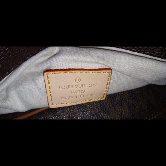 Gorgeous New LOUIS VUITTON ARTSY MM SHOULDER/HANDBAG: BROWN MONOGRAM DESIGN - Picture 5 of 8